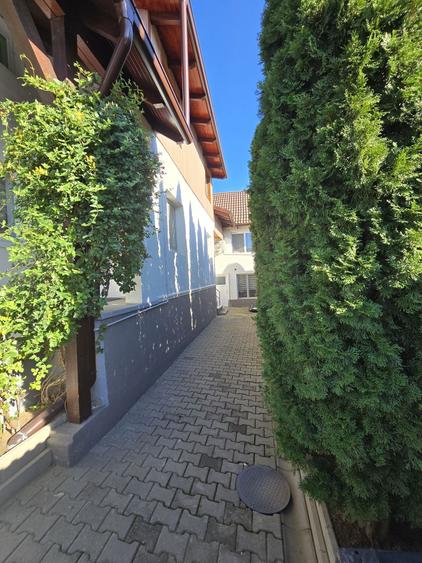 Casă cu 4 camere decomandat în Central