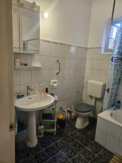 Apartament cu 3 camere decomandat în Drumul Carului