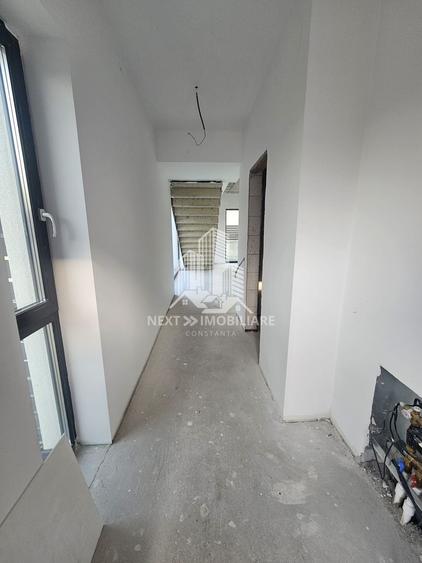 Casă individuală cu 4 camere cu Canalizare în Palazu Mare