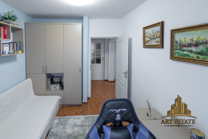 Apartament cu 4 camere decomandat, mobilat în Alexandru cel Bun