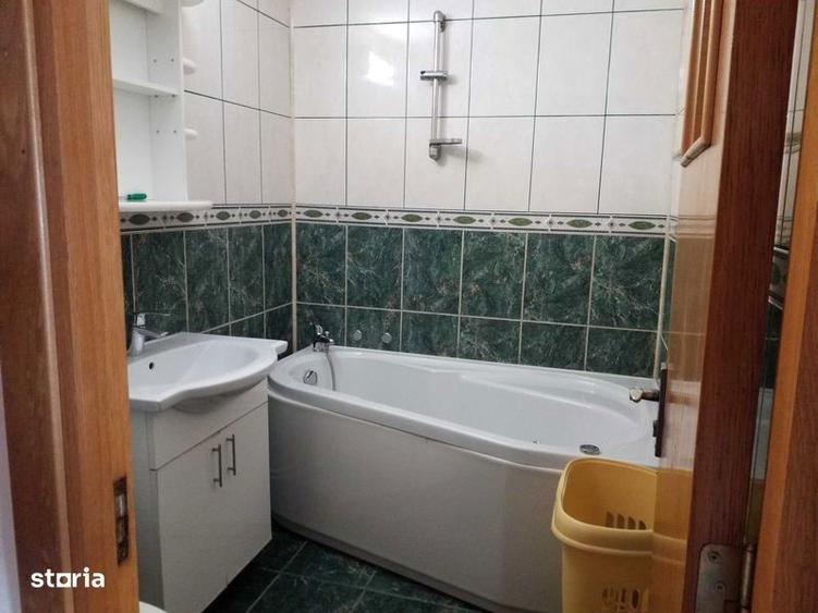 Apartament cu 3 camere decomandat în Berceni