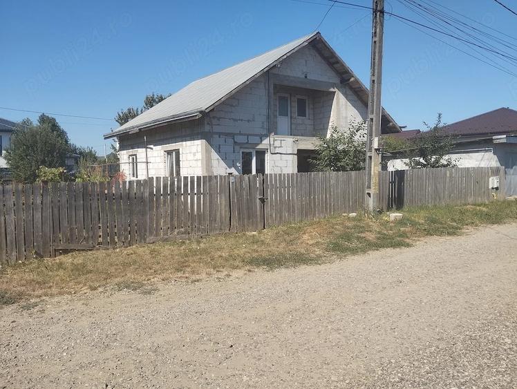 Casă cu Teren 600 Mp în Central