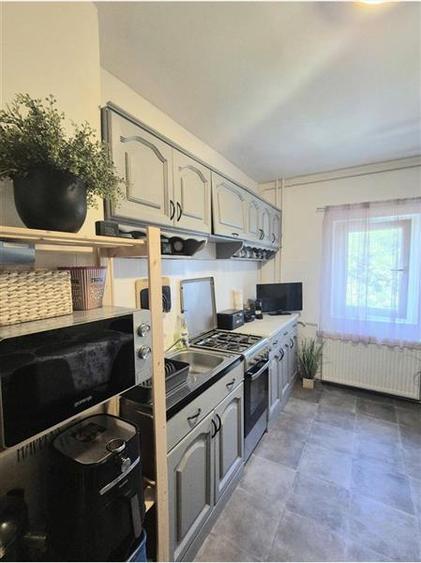 Apartament cu 2 camere semidecomandat, mobilat în Dâmbovița