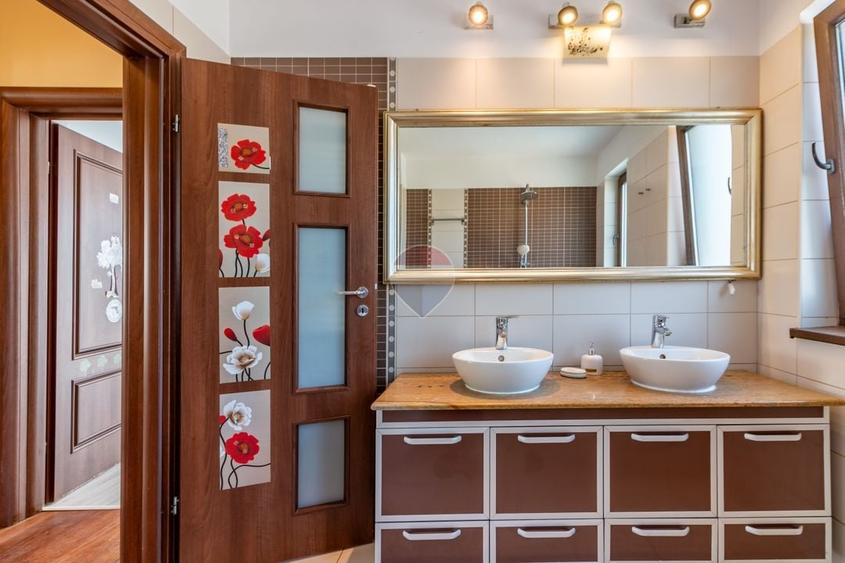 Apartament cu 3 camere semidecomandat, mobilat în Sisești