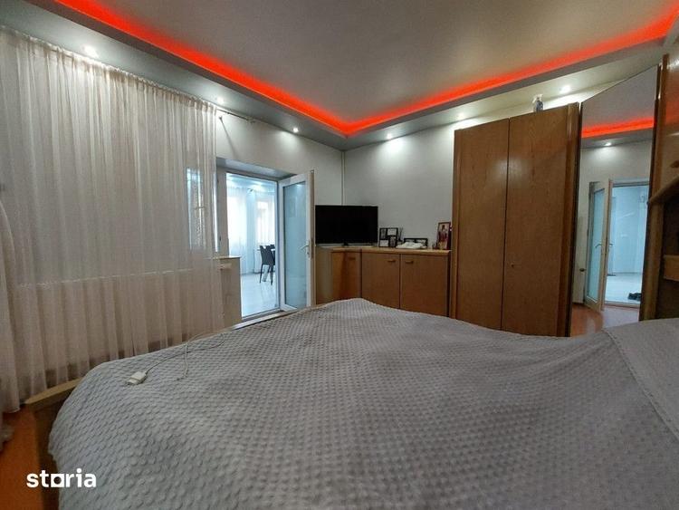 Casă cu 6 camere cu Teren 343 Mp în Dacia