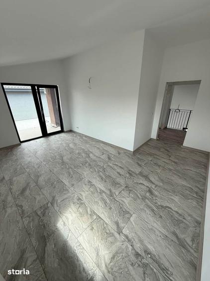 Casă cu 4 camere cu Teren 338 Mp în Calea București