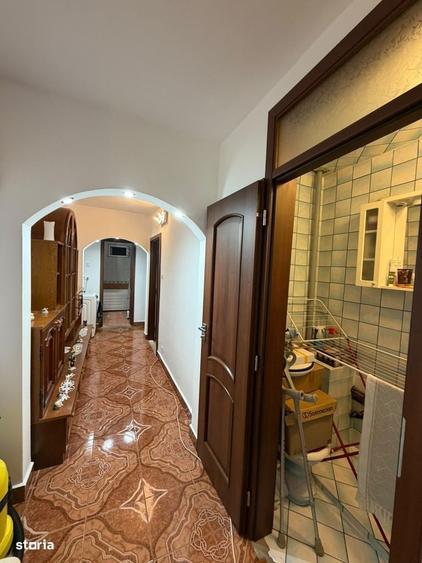 Apartament cu 3 camere decomandat în Steaua