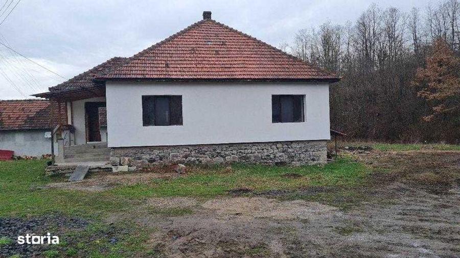 Casă cu 4 camere cu Teren 140 Mp în Central