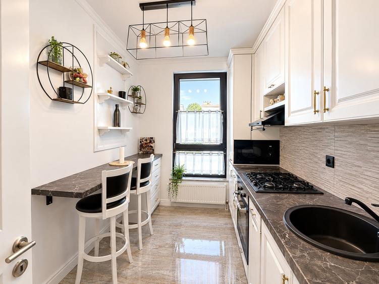 Apartament cu 2 camere semidecomandat, mobilat în Între Lacuri