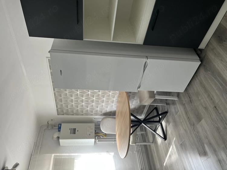 Apartament cu 3 camere decomandat în Exterior Vest