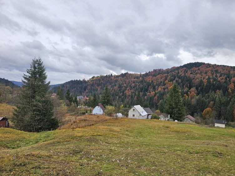 Casă cu 2 camere cu Teren 15000 Mp în Petru Vodă