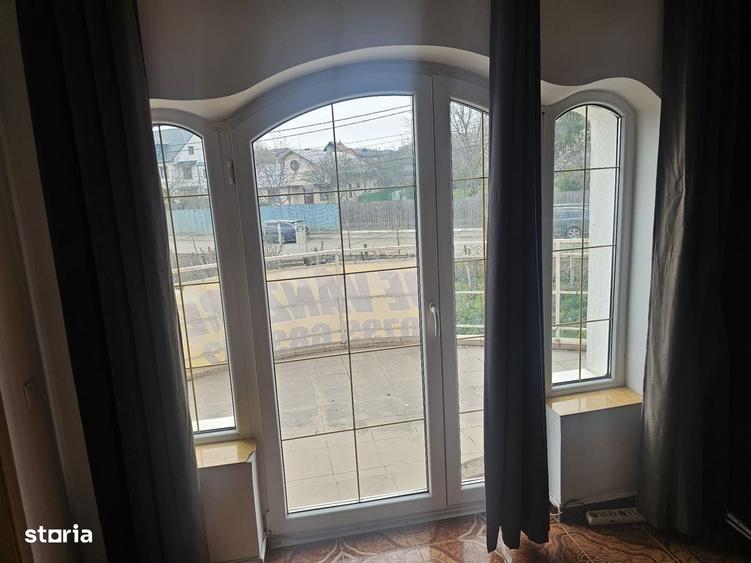 Casă cu 4 camere cu Teren 15000 Mp în Galata