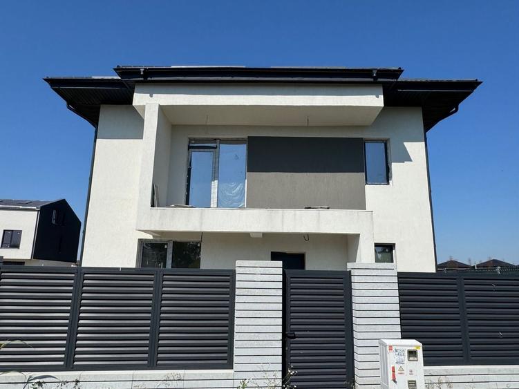 Casă individuală cu 6 camere cu Canalizare în Central