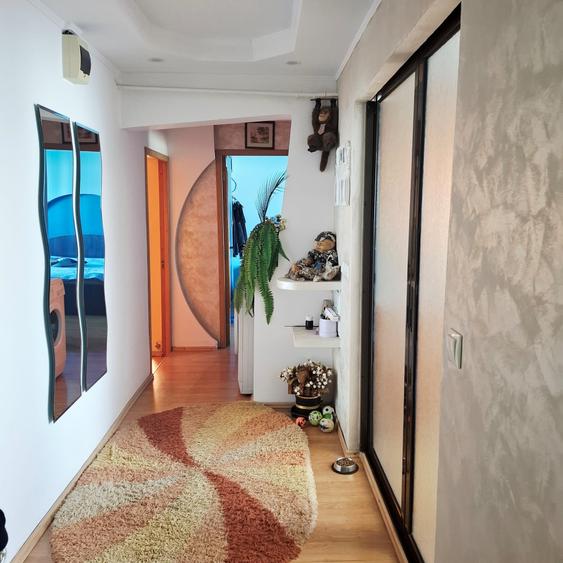 Apartament cu 3 camere decomandat, mobilat în Ultracentral
