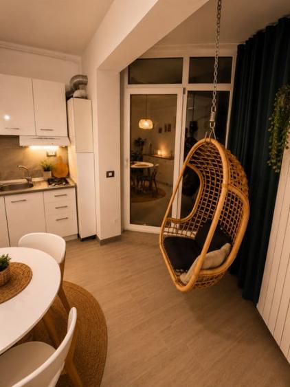 Mamaia Nord | 2 camere de inchiriat cu balcon | Etaj 3 | Apr - 4