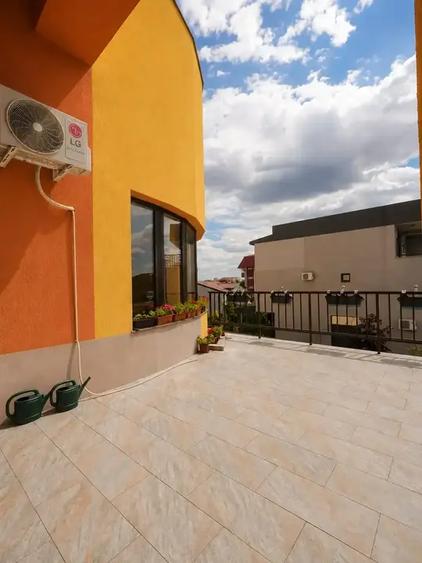 Casă individuală cu 12 camere cu Canalizare în Fundeni