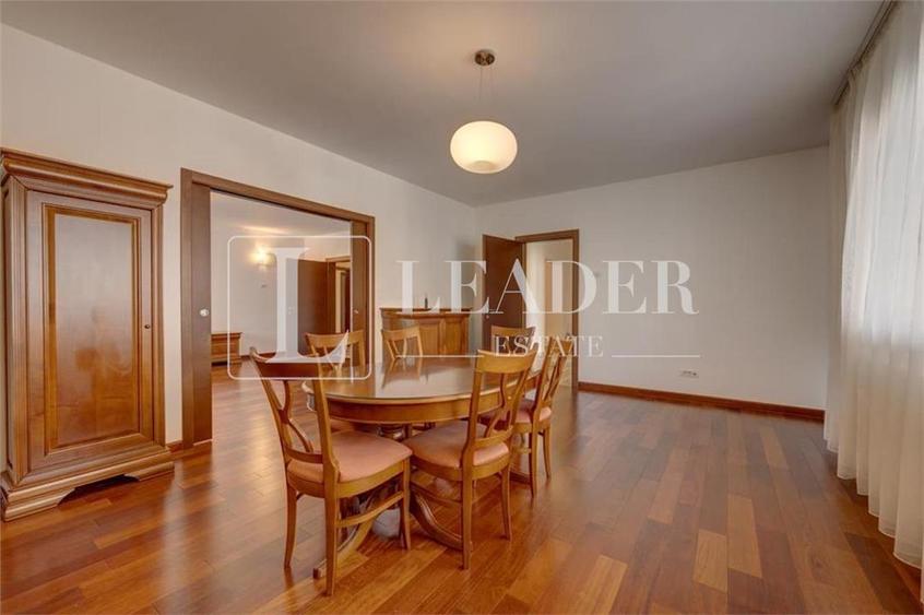Apartament cu 4 camere semidecomandat, mobilat în Dacia