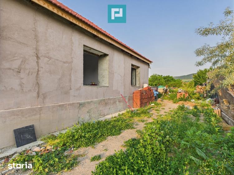 Casă cu 3 camere decomandat cu Teren 1197 Mp în Central