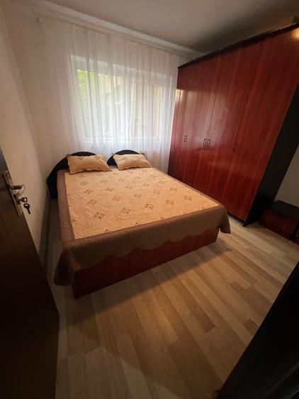 Apartament cu 3 camere decomandat în Girocului