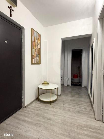 Apartament cu 3 camere semidecomandat în Micro 3