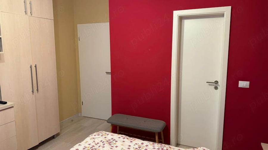 Apartament cu 3 camere decomandat în Tractorul