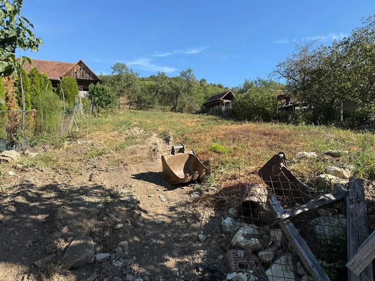 Teren de 2700 mp, în Șamșud