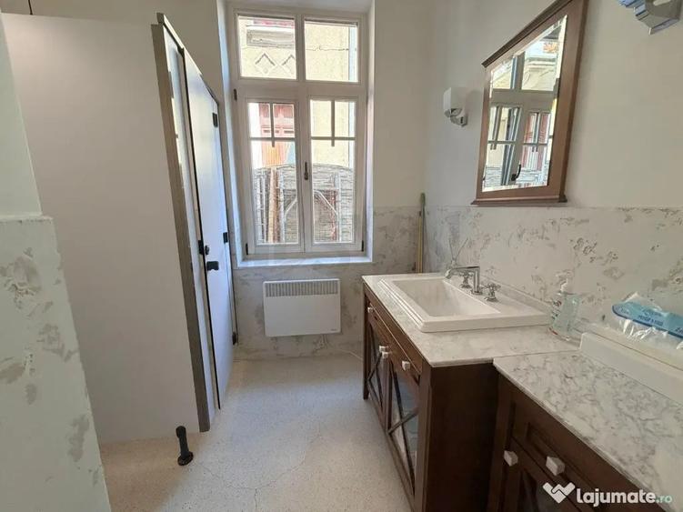 Casă cu 7 camere cu Teren 322 Mp în Central