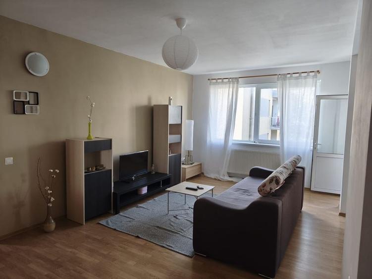 Apartament cu 2 camere semidecomandat în Sub Arini
