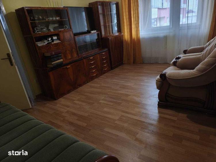 Apartament cu 3 camere semidecomandat în Central