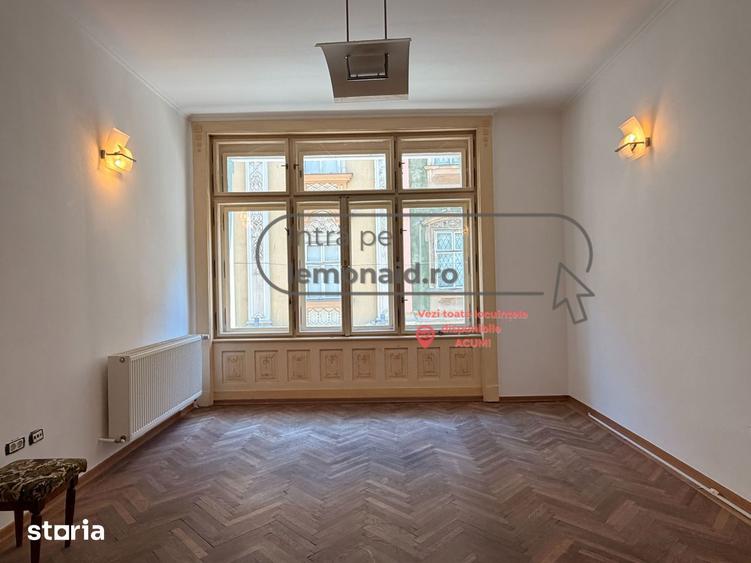 Apartament cu 3 camere decomandat în P-ța Unirii