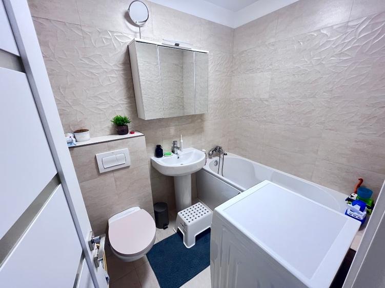 Apartament cu 3 camere, mobilat în Titan