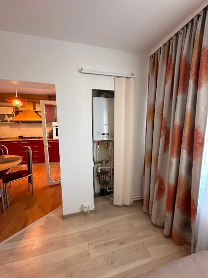 Apartament cu 3 camere semidecomandat, mobilat în Micălaca
