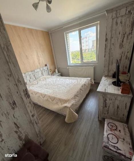 Apartament cu 4 camere semidecomandat în Fizicienilor