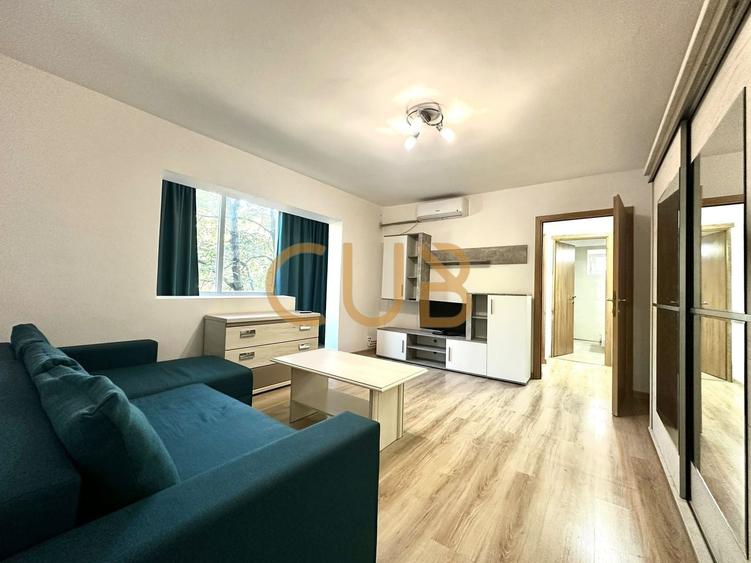 Apartament cu 3 camere decomandat, mobilat în Lipovei