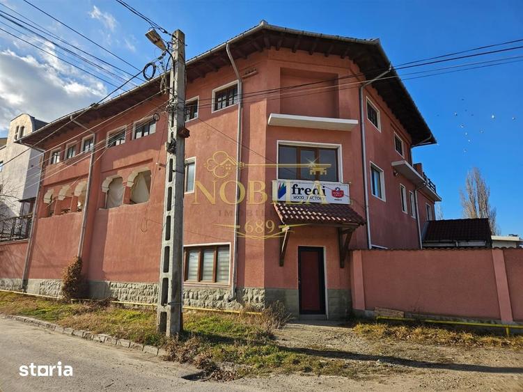 Casă cu 4 camere cu Teren 1100 Mp în Central
