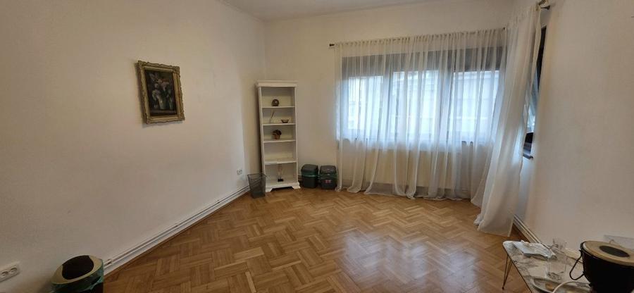 Apartament cu 4 camere decomandat, mobilat în Dacia