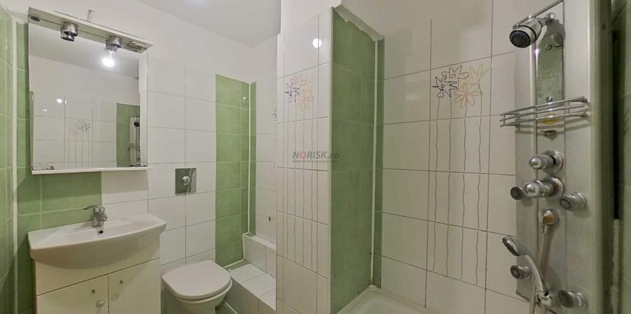 Apartament cu 3 camere semidecomandat în Lacul Tei