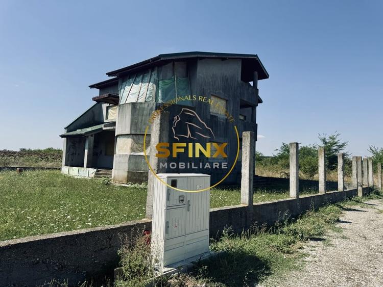 Casă individuală cu 10 camere cu Teren 485 Mp în Corbeanca