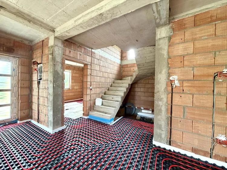 Casă cu 4 camere cu Teren 411 Mp în Sânandrei