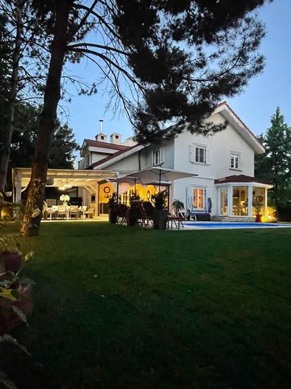 Duplex cu 6 camere cu Piscina în Iancu Nicolae