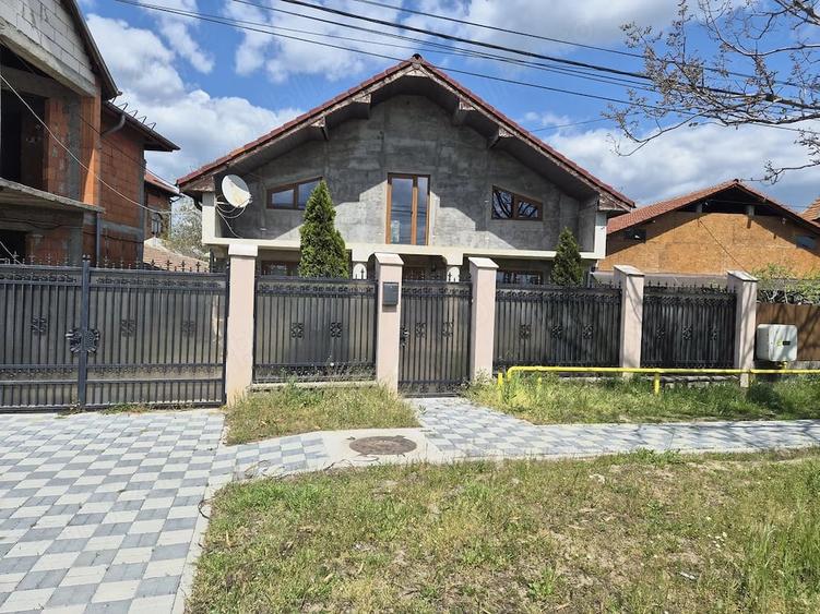 Casă cu 3 camere cu Teren 1200 Mp în Șimian
