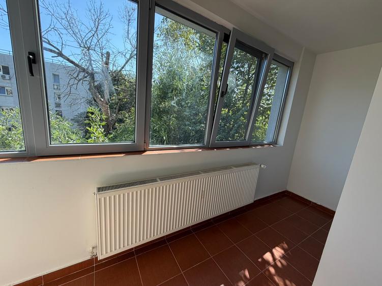 Apartament cu 3 camere semidecomandat în Titan