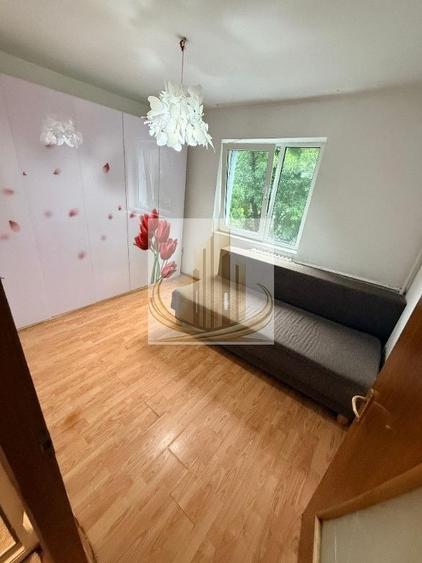 Apartament cu 3 camere semidecomandat, mobilat în Sălaj