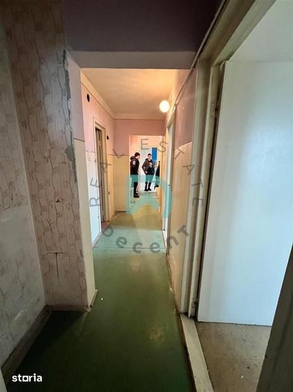 Apartament cu 3 camere decomandat în Sud