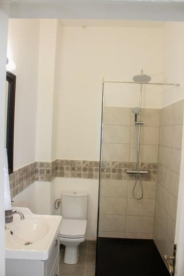 Apartament cu 4 camere semidecomandat în Cișmigiu