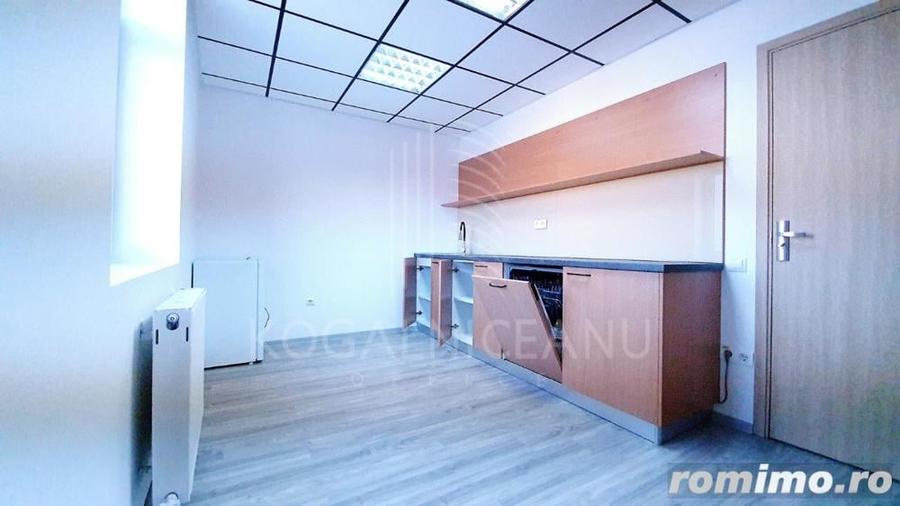 Spațiu comercial, de 386.4 mp, în Centrul Civic