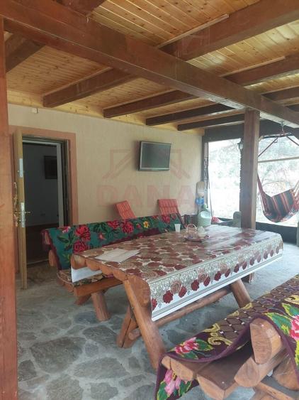 Casă individuală cu 5 camere cu Canalizare în Poiana Mărului