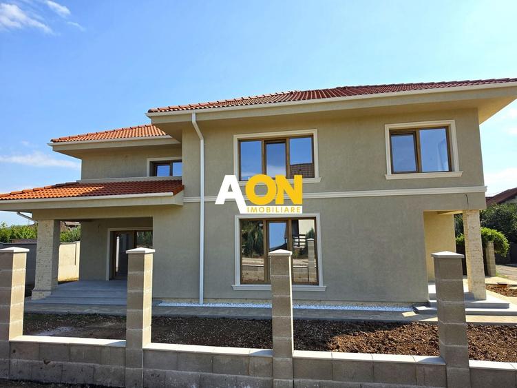 Casă individuală cu 5 camere cu Canalizare în Cetate