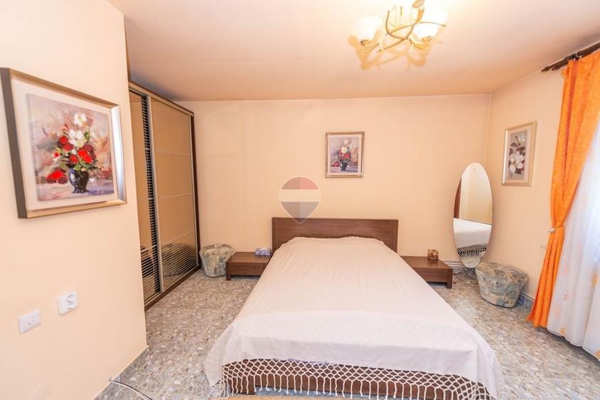 Casă individuală cu 6 camere cu Piscina în Central