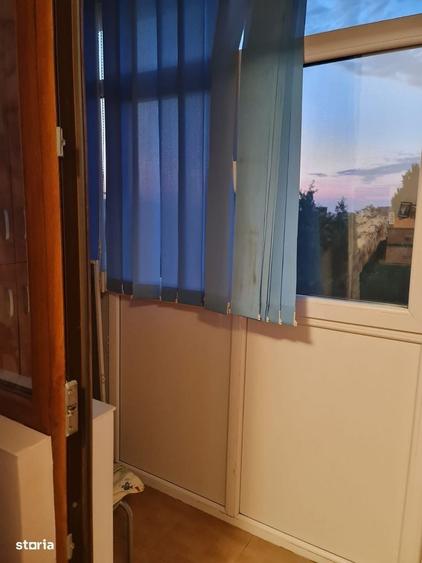 Apartament cu 2 camere semidecomandat în Berceni